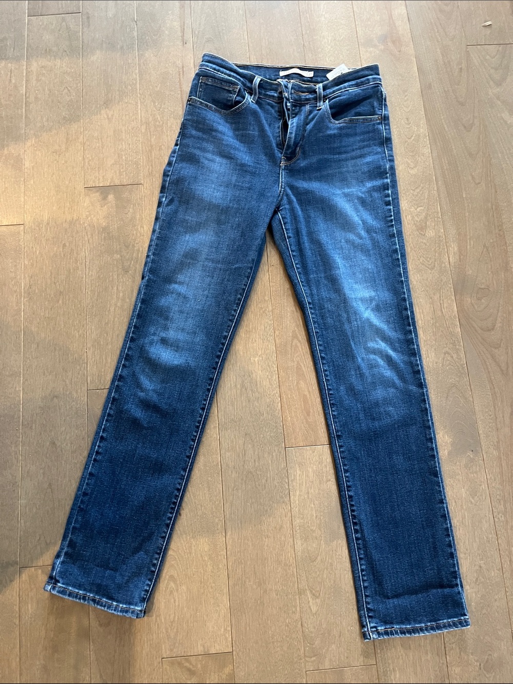 Classic Straight-Leg Dark Wash Jeans Levi’s 724 high rise straight